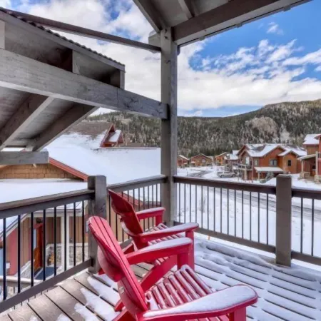 The Alders Townhomes in East Keystone - Luxury 3 Bedroom Den