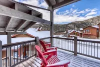 The Alders Townhomes in East Keystone - Luxury 3 Bedroom Den - 2-Star