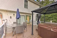 Hot Tub! Family Tobyhanna Getaway 12 Mi to Slopes - spa