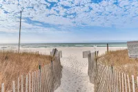 Orange Beach Retreat w/ 4 Pools - Walk to Beach! - Bãi biển
