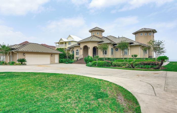 Private Dock and Pier Luxe Villa on Galveston Bay!
