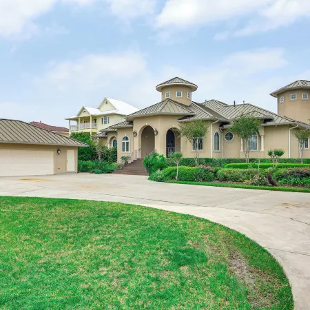 Private Dock and Pier Luxe Villa on Galveston Bay!