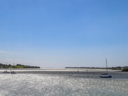 23 Beach Road Отели рядом с достопримечательностью «Парк Гринвуд Фэмили»