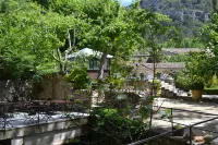 Hotel du Poète Hotels in Cabrieres-d'Avignon