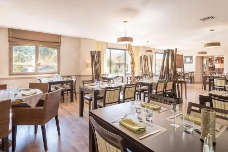 Logis Hôtel les 3B Отели в г. Вик-ан-Бигор