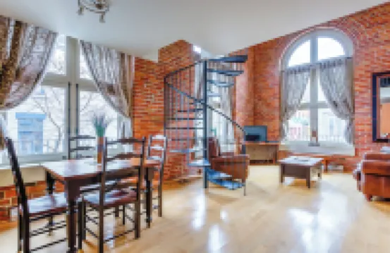 萊斯閣樓1048酒店