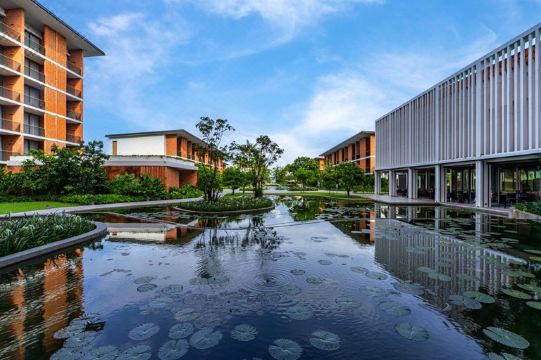 2. 풀만 카오 락 ..