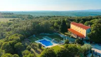 Villa Calussovo Hotels in Ripenda Kras