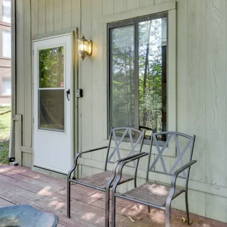Basye Getaway w/ Pool Access, 2 Mi to Bryce Resort