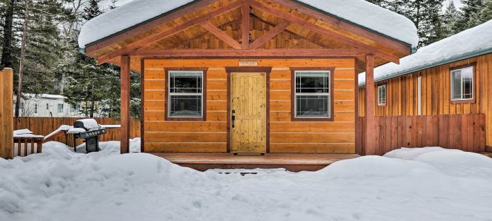 Hungry Horse Cabin Deck, Fire Pit, Near Glacier! Hotels in Flathead County