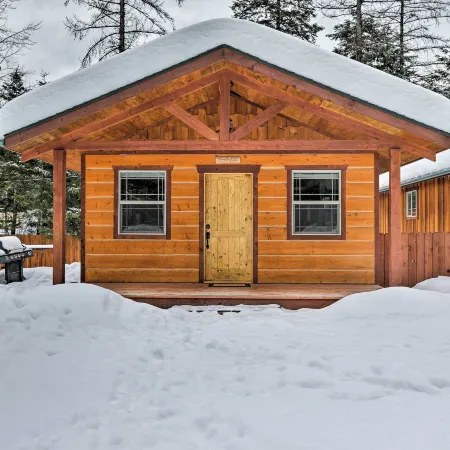 Hungry Horse Cabin Deck, Fire Pit, Near Glacier!