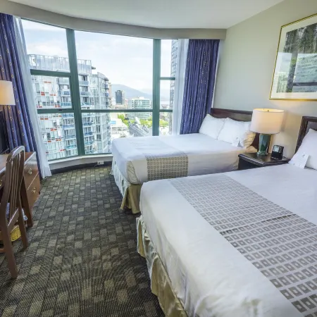 Rosedale on Robson Suite Hotel