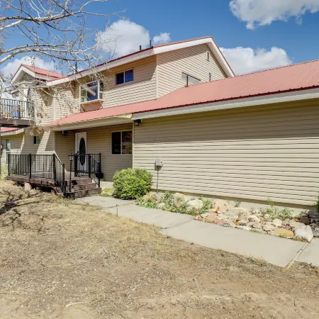 Family-Friendly Utah Home Deck, Mountain Views! Hotele w: Uintah County