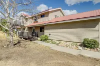 Family-Friendly Utah Home Deck, Mountain Views! - Parking