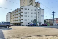 Cozy Beachfront Condo w/ Wifi, Views & Pool Access - Wifi