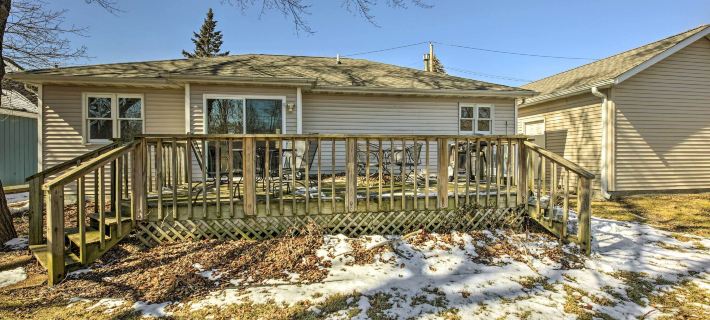 Twin Lakes Escape w/ Deck < 1 Mi to Beach! Hotels in Kenosha County