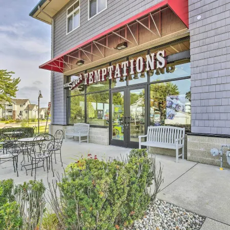 Grand Haven Condo w/ Patio < 1 Mi to Downtown