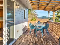Fire Pit and Bay Views North Bend Home! ノース・ベンドのホテル