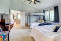 Palm Desert Condo Golf Course View and Pool Access