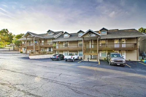 Branson Resort Condo w/ Lake Taneycomo Access! - parking