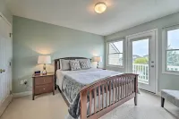 Bright Manistee Condo w/ Beach + Pool Access! - مطابخ