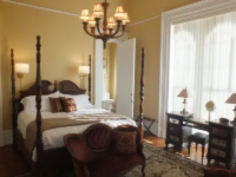 The Pepin Mansion B&B on Mansion Row - 10 Min to Start of the Bourbon Trail Hotels in Floyd County