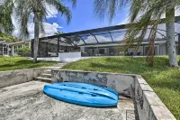 Canal-Front Cape Coral Home: Pool & Patio - Parkering