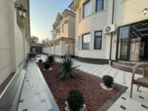 Shosh Palace Hotel Hoteles cerca de Catedral de la Asunción de la Virgen