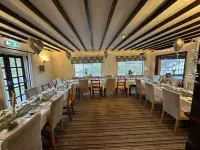 The White Horse Inn Hotels in Worthen with Shelve