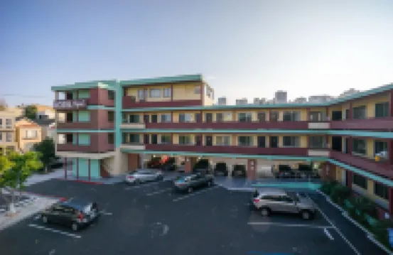 Motel Capri Hotels near Pacific Heights
