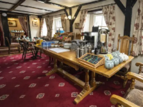 Queens Head Inn Hotels near Penrith Castle