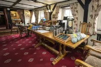 Queens Head Inn Hotel di Clifton