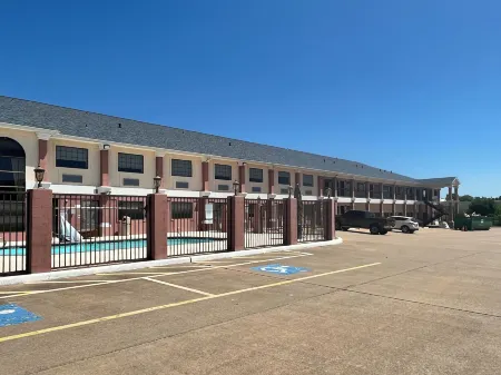 Studio 6 Suites Brenham, TX Отели в г. Бренхем