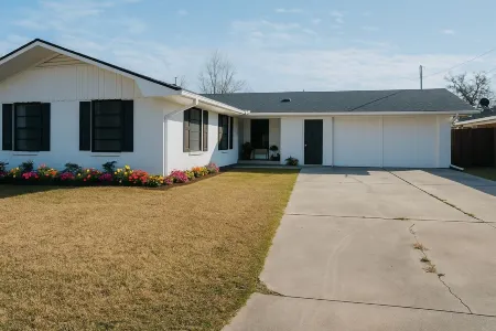 NEWLY REMODELED - Near Baseball Fields, Park, Local Restaurants