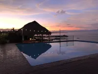 Perfect surfer getaway and family friendly beachfront condo