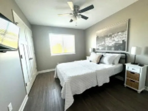 "Lil' Castle Pines" - Cozy 1-bedroom loft in quiet neighborhood!