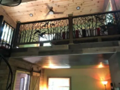 Secluded treehouse with indoor fireplace Hotels in Union County