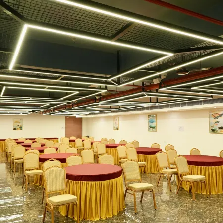 LE ROYALE PALACE
