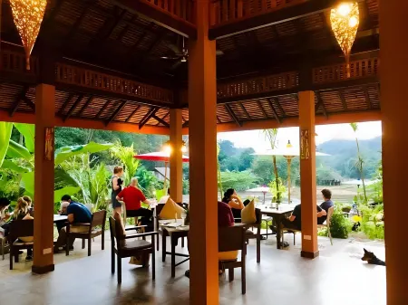 Fern Resort Mae Hong Son Отели рядом с достопримечательностью «Wat Phra That Doi Kong Mu»