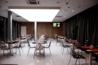 SV Chrome by AJ Boutique Hotel - breakfast
