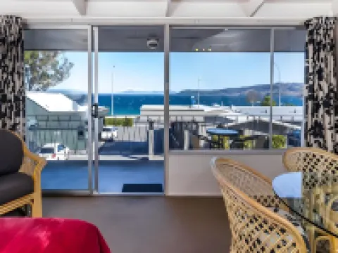 Twin Peaks Lakeside Inn Hotels in Taupo