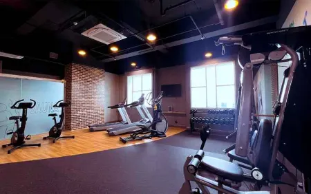 Leedon Hotel & Suites Surabaya Отели рядом с достопримечательностью «Universitas Airlangga - Campus B»