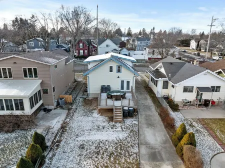 3-bedroom house in perfect Manitowoc Steps away from the beach of Lake Michigan. Отели рядом с достопримечательностью «YMCA»