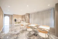 Gyeongsan Jinliyang Glam Hotel (Glam)