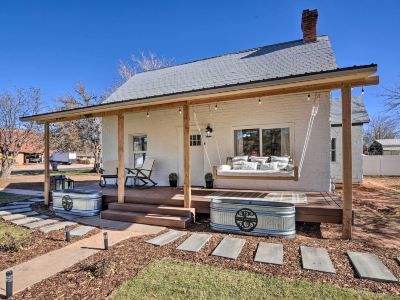 Modern Kanab Home Fire Pit, Red Rock Views!
