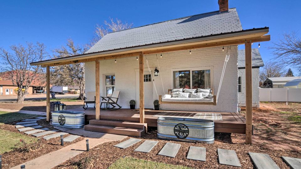 Modern Kanab Home Fire Pit, Red Rock Views!
