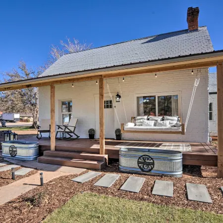 Modern Kanab Home Fire Pit, Red Rock Views!