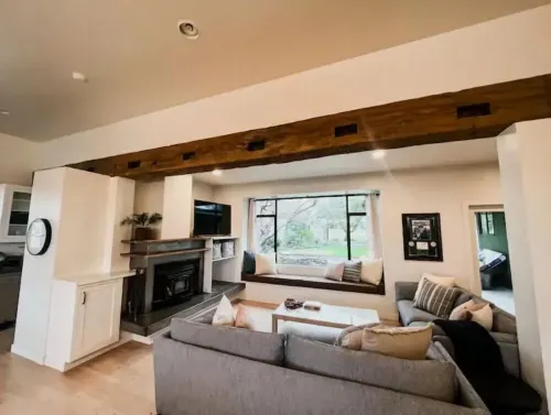 Luxurious 3-BR Home: BBQ Grill, Hot Tub & Fire Pit Hotels in Angels Camp