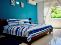 Luxury Waterfront 1/1 with Pool and Gym Hotels in Tower Isle