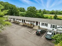 Founder's Brook Motel and Suites - Motels